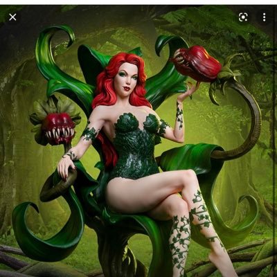 Me conocen por Hiedra Venenosa. Friki de los cómics, manualidades y los gatos. No te metas conmigo o mis plantas harán el resto