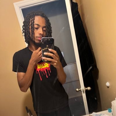 Just 24 trying to live life to the fullest 💯✌🏾. I love anime and I'm a gamer. I also love to dance🤪🤪.