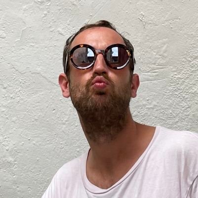 dav_huz's profile picture. Popredaktor @Wochenzeitung