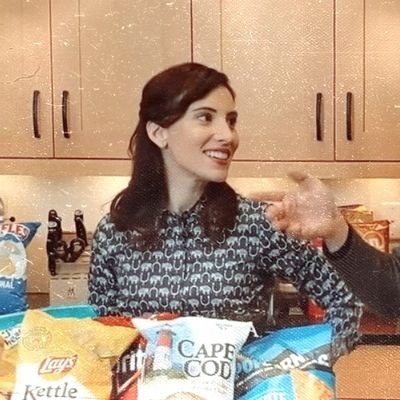 Ace◾Theorist◾Fander◾Who needs therapy when you can fangirl over people on the internet instead