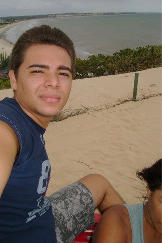''Se você colocar Deus em tudo o que fizer, você o encontrará em tudo o que acontecer'.
Deus meu maior tesouro ;p