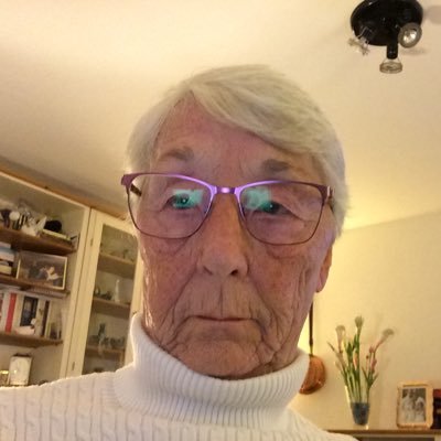 SueGenevanana's profile picture. 