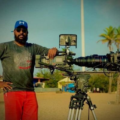 dirkarthiksivan's profile picture. 🎬மக்களின் பொழுதுபோக்கே எனது வாழ்க்கை🎥✒️

script writer and Director