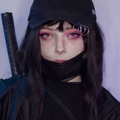 Tinaufc666's profile picture. 🧬🖤👌🏻     
آخرین نفری که بهم‌گفت •نفــسم• داشت غرق‌میشد ):