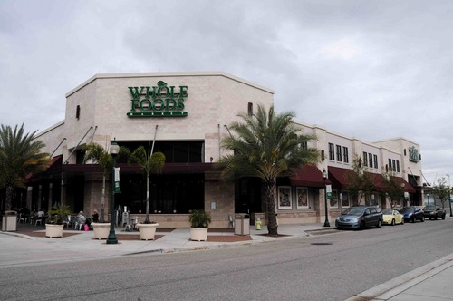 Just a few steps off Main Street, Whole Foods Market Centre offers a world-class gourmet grocer, along with an intimate collection of sophisticated boutiques.