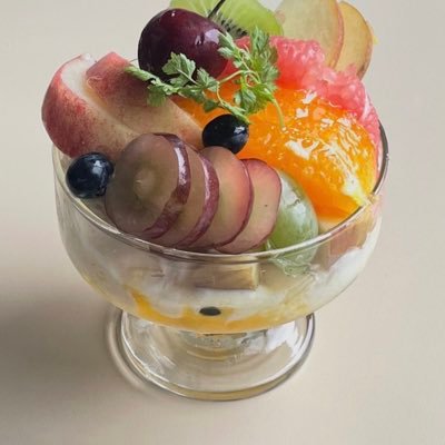 helloweekend_12's profile picture. 