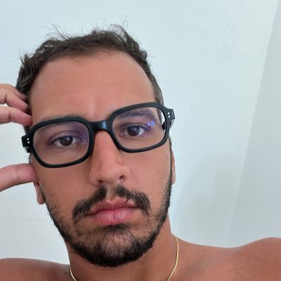 paolofrg's profile picture. Lo squallore disgraziato, l’uomo miserabile.