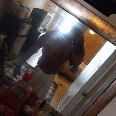 A bro thats into gear, muscle building lifting and bros with discretion. Tips are welcome as going through sources to find these images is time consuming.