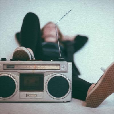 Indie artist based in Sweden, creating a new electronic Nordic chill vibe with lofi feeling and retro 80's elements.