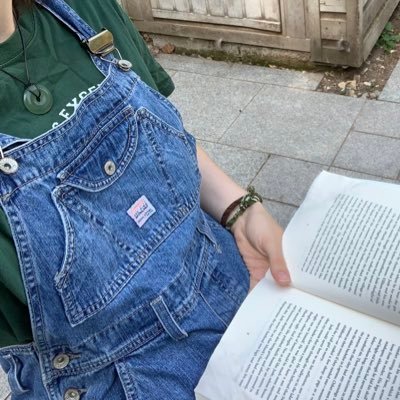 Islabee17's profile picture. 