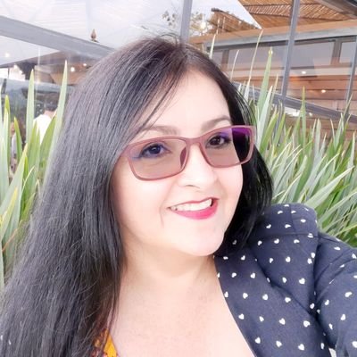 MonikaGiragar's profile picture. 👓📚🎷🎭⛵☉