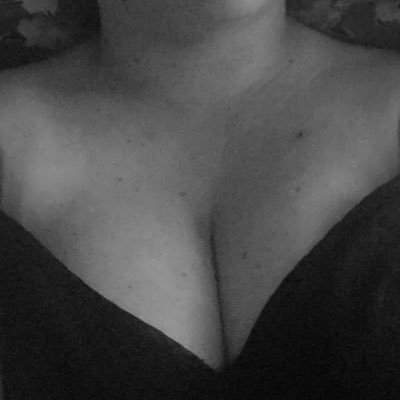 40ish, complicated marriage. Here for fun and chats nsfw 🔞. Bi curious . No meet ups!