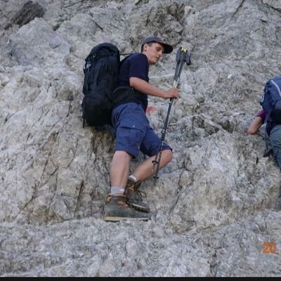 Patrick92's profile picture. NoAfD! Buchjunkie, Katzen-Fan. Geht gerne wandern/Trekking. Linksgrünversifft, #goVegan, #goNiners Gemischtes Hack bestes Hack.🤷 Und so Fest & Flauschig.