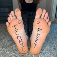 Iconic Feet(@FeetIconic) 's Twitter Profileg