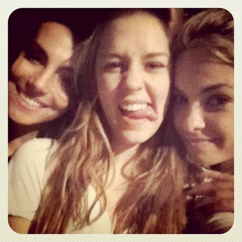 FC ddc a minhas liindas* @Lua_Blanco @melfronckowiak E @sophiaabrahao **
Dona:@MyAirLua_Arthur
Eu sou REBELDE E você??? *