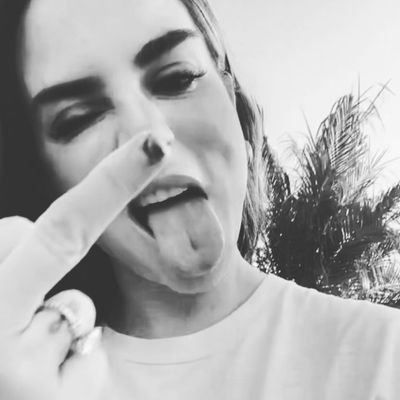 Caution:I'm mental! communicate with me at ur own risk! I am the kind of people your parents warned you about ^^ ! I ℱℴℓℓℴω and LOVE @Iamjojo!