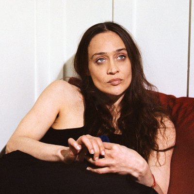 Atualizações sobre a prestigiada cantora, compositora e mãe de pet Fiona Apple! #FetchTheBoltCutters | Not affiliated with Fiona or her team