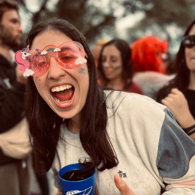 CastimeRomina's profile picture. Medica. Medicina Interna 👩🏻‍⚕️. 💜✊🏻. 🏳️‍🌈. Fan de Messi