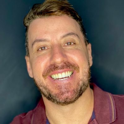 GlassesCosta's profile picture. Eu construo a minha realidade