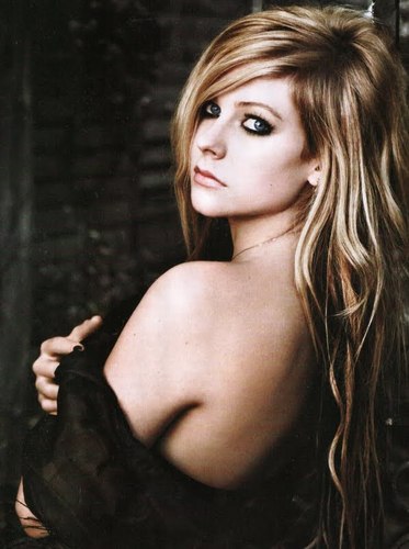 FC criado para Avril Ramona Lavigne. Donas: (@annahlima e @Juuh_Oliver_) Since: 25/09/2011