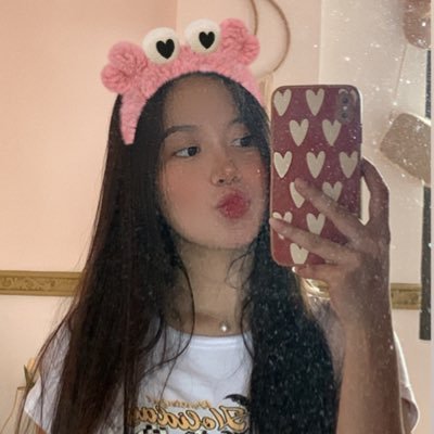 meganvillatuyaa's profile picture. wherever life plants you, bloom with grace ✨