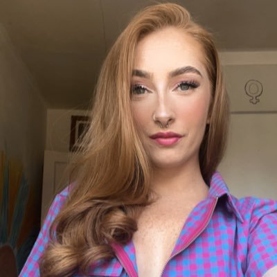 KarisHeather's profile picture. deleted bio because of @suzanna__123