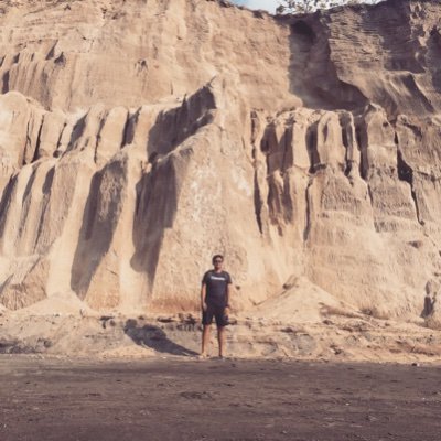 _amrta's profile picture. veritas et aequitas
