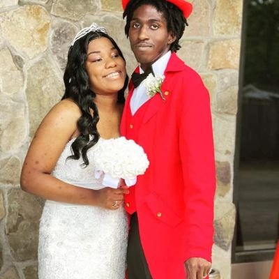 YoungQueen15's profile picture. A Proud Book Lover who enjoys getting lost in the fantasy worlds of books for hours :) And a HUGE Mahomie and Belieber :)