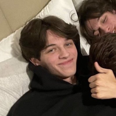 sturniologain's profile picture. follow & tag @sturniologain in your tweets to gain interactions and mutuals | turn notifs on