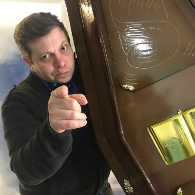 FunerariaExplic's profile picture. Assista aqui todas as curiosidades sobre funerárias, funerais, preparação de corpos, histórias engraçadas de agentes funerários, cremação e muito mais!