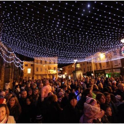 We are a small group of volunteers who work hard all year round to rundraise and provide the festive lights in our High Street