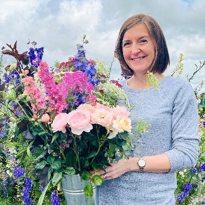 Home & Garden blogger, UK Top 10 garden blog https://t.co/yZbubCy4R3 (Vuelio). Bestselling author of 