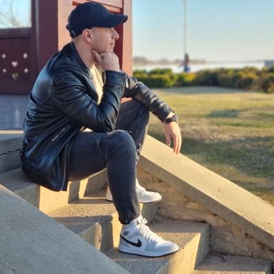 Egy mezei fogorvos Szegedtől Kecskemétig🦷
Liverpool és Boston C's rajongó.
Csak a nagyvásznon az igazi 📽
PS5, Sneakerhead, Hip-hop.
📸:SamsungGalaxy S21