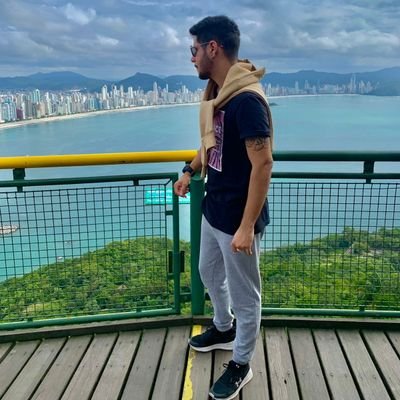 •Fluminense •Rj •25y @FluminenseFC
•Software Developer
•insta: leeonascimento2