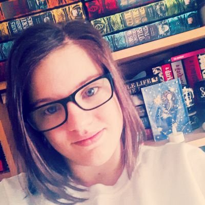 Marketing Exec ☀️ | @tigerlilypubco Founder🌜
Fantasy Writer | Bibliophile | Schwab Fanatic |