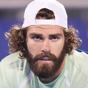 The brilliant beard of 6’11 (211 cm) Reilly Opelka, a living Paul Bunyan. The Beard loves tennis. #servebot #TheBeard 🧔🏻🎾