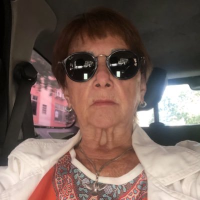 Heloisa32407781's profile picture. 