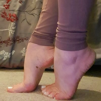 Pro dancer, foot model size 4 feet.
Selling content! foot pics and videos. customs dm me.
pics £5 or 5 for £20
videos:
30sec £10
1 min £15
sexy, cake crush+++