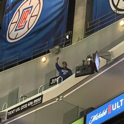 tweet mostly sports stuff, don't like it? well too bad! #clippernation #boltup #gokingsgo #heretoplay #lagalaxy #ussoccer #uclabruins #magickeyholder 🐭