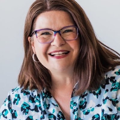 Lover of brain science, coaching, supporting women, marketing, coffee and conversation. Founder of @heart_lifted. PT at @awebusiness. She/Her