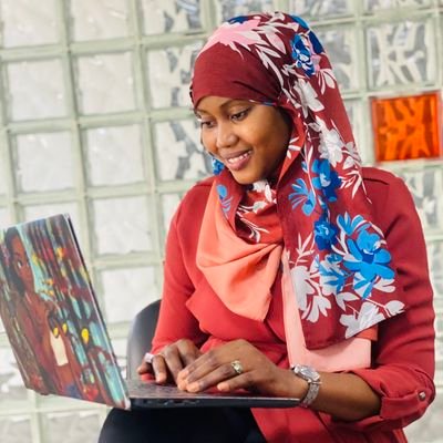 Référente Digital / Sonatel Academy
Community manager/ Designer graphique/
Commerciale