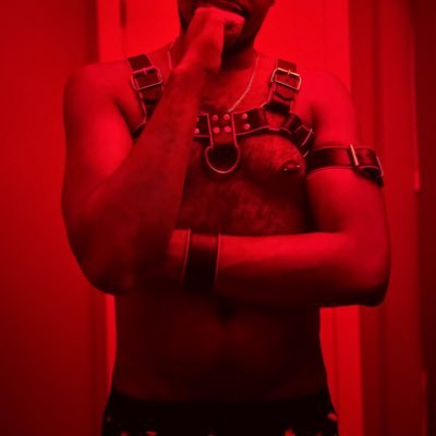 kinkxxxter's profile picture. Uninhibited piggy boy🐽 love to FFist holes and lick rosebuds 👊  Big deepthroater and Bottom otherwise. Let me sniff those pits 👃