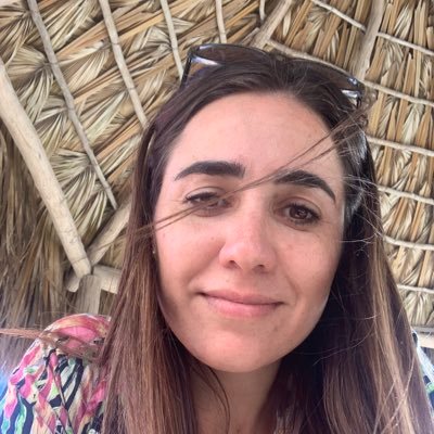Mamá enamorada, mercadologa a la que le gusta la imagen, defiende los derechos de los animales, le gusta comer bien, hablar y leer