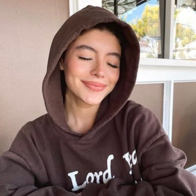 lovelykathh's profile picture.