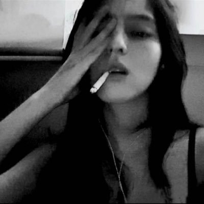 q_qkan's profile picture. 偶尔发疯