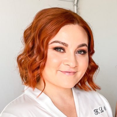 Just a Marketing and Communications Manager, Skincare Obsessed, Sports loving gal.