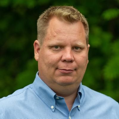 Arbetar med IT Service Management -
Sköter @lagstatistik -
Hejar på VSK fotboll - Skriver och Fotar för Anno 1904