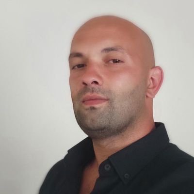 Sence92824100's profile picture. 