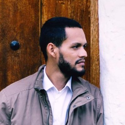 Periodista. Director del ecosistema de periodismo y literatura transmedia Libreta Negra.