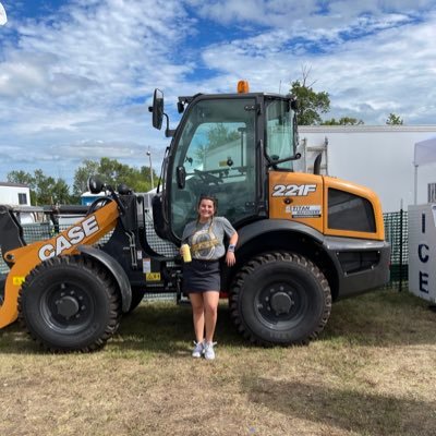 mexis_11's profile picture. pug enthusiast | bloody mary savant | plant mom